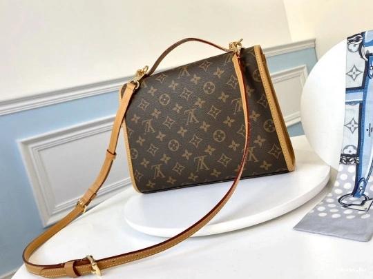 LOUIS VUITTON IVY 0520